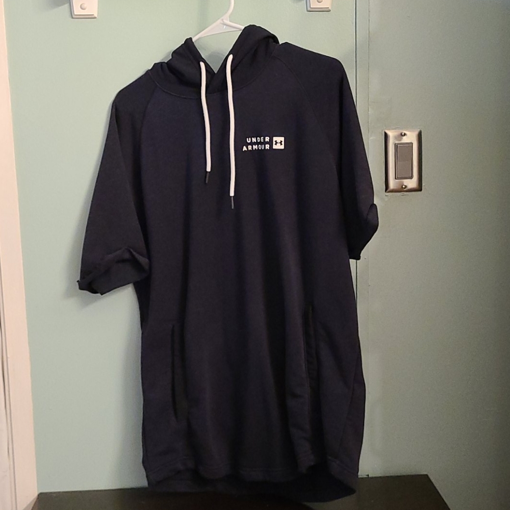 Under Armour short-sleeved loose sweat shirt